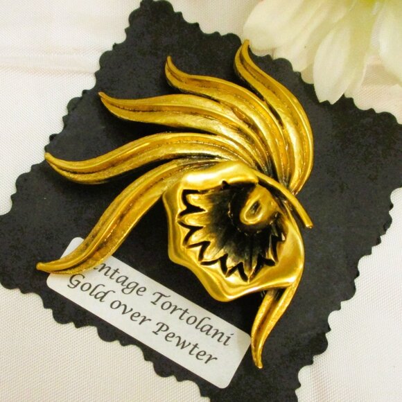 Vintage TORTOLANI Floral Brooch: 24K Gold Plated Flower & Leaf Jewelry - Picture 7 of 16